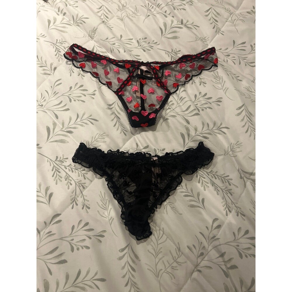 Victorias secret 2 pack lace heart and black ruffled panties size medium NWT